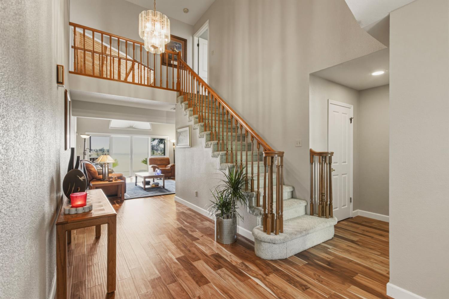 3856 N Gardner