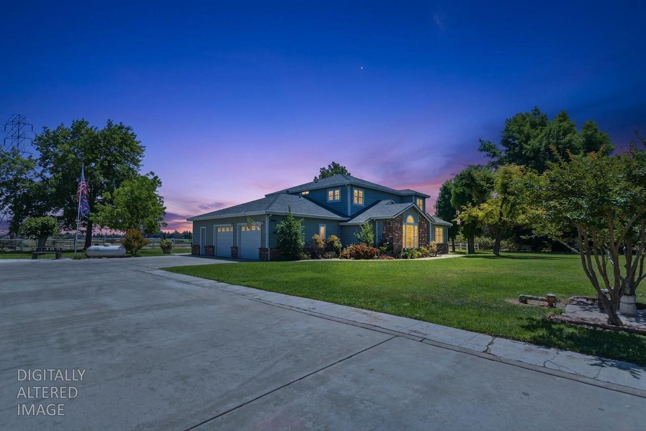 3856 N Gardner
