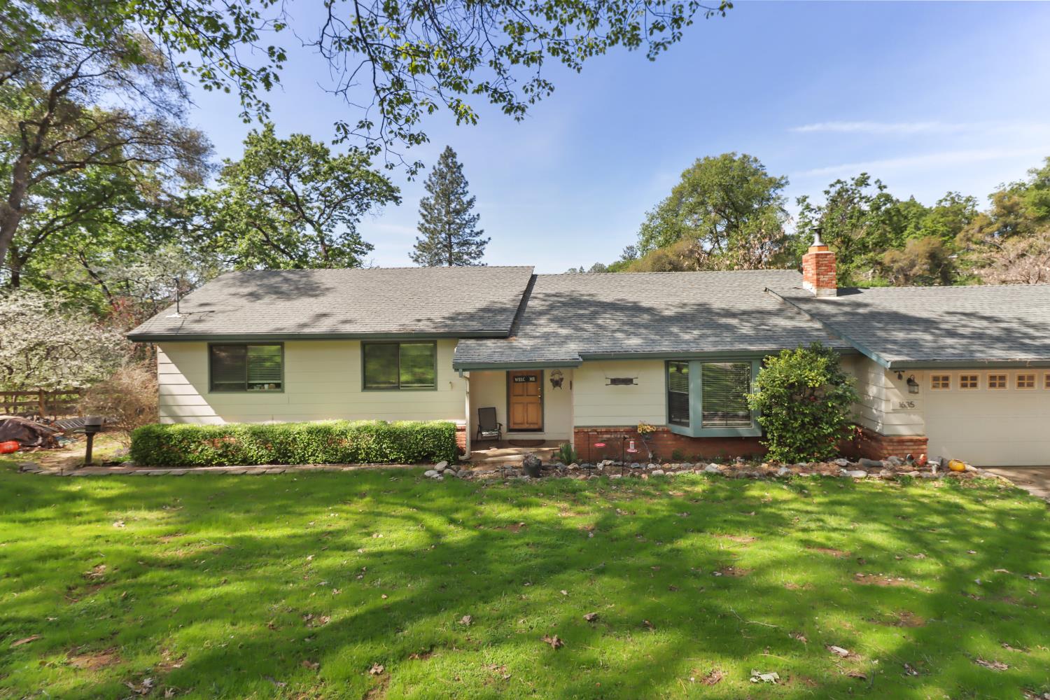 1635 Country Club Drive