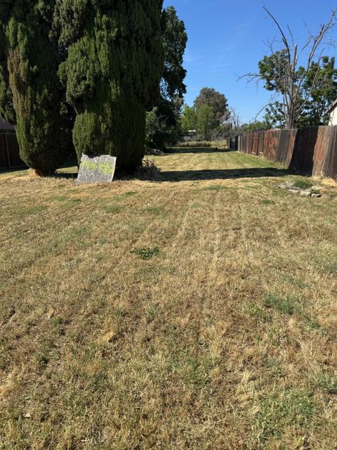 1025 Las Palmas Avenue Sacramento CA 95815