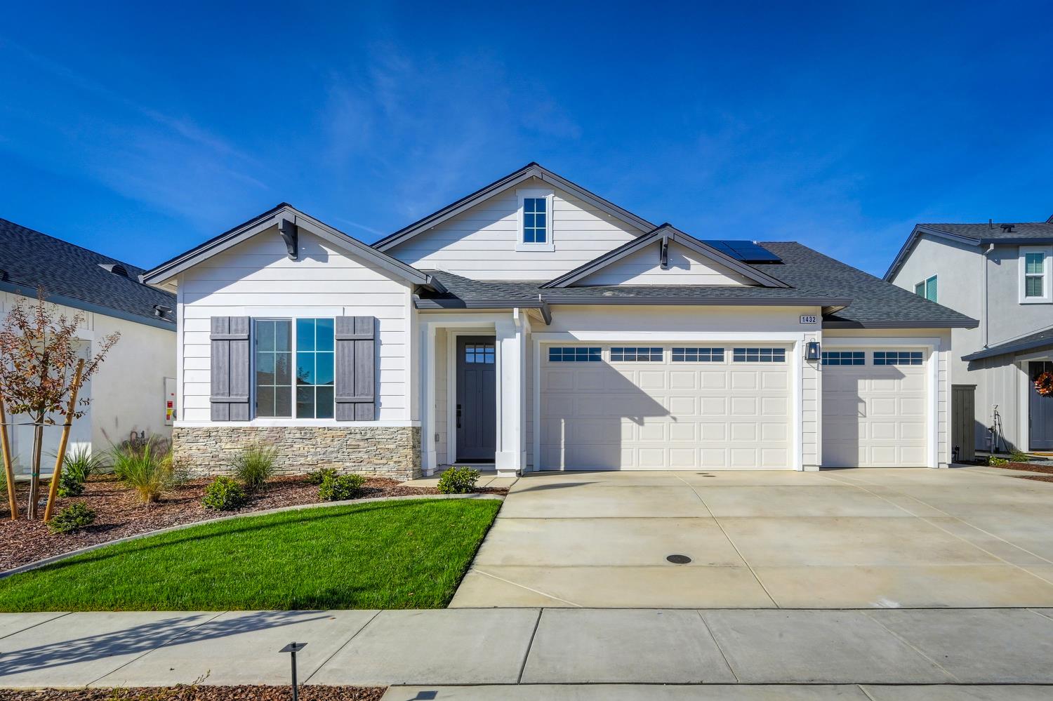 1432 Wadsworth Circle