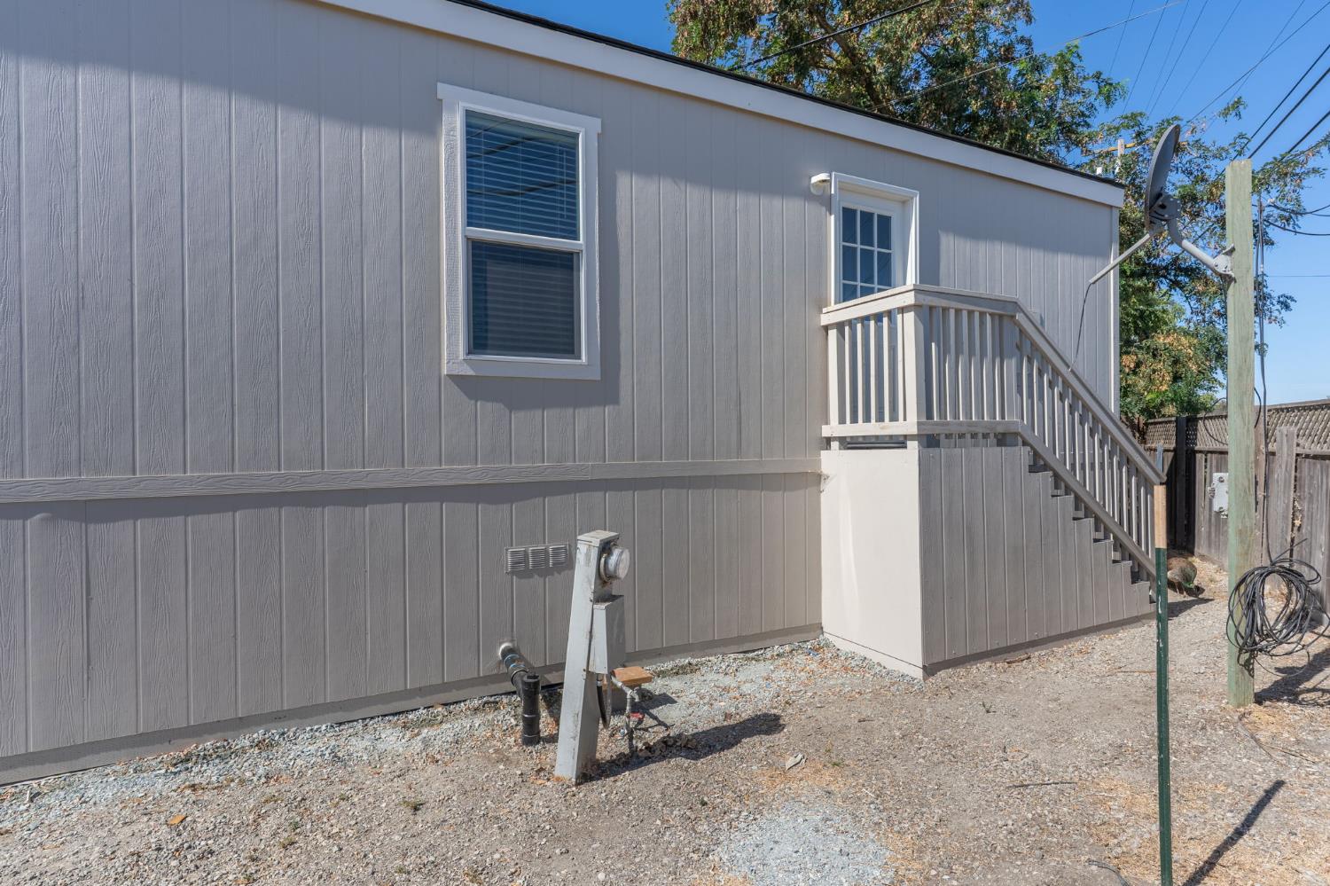 4610 Gateway RD 12
