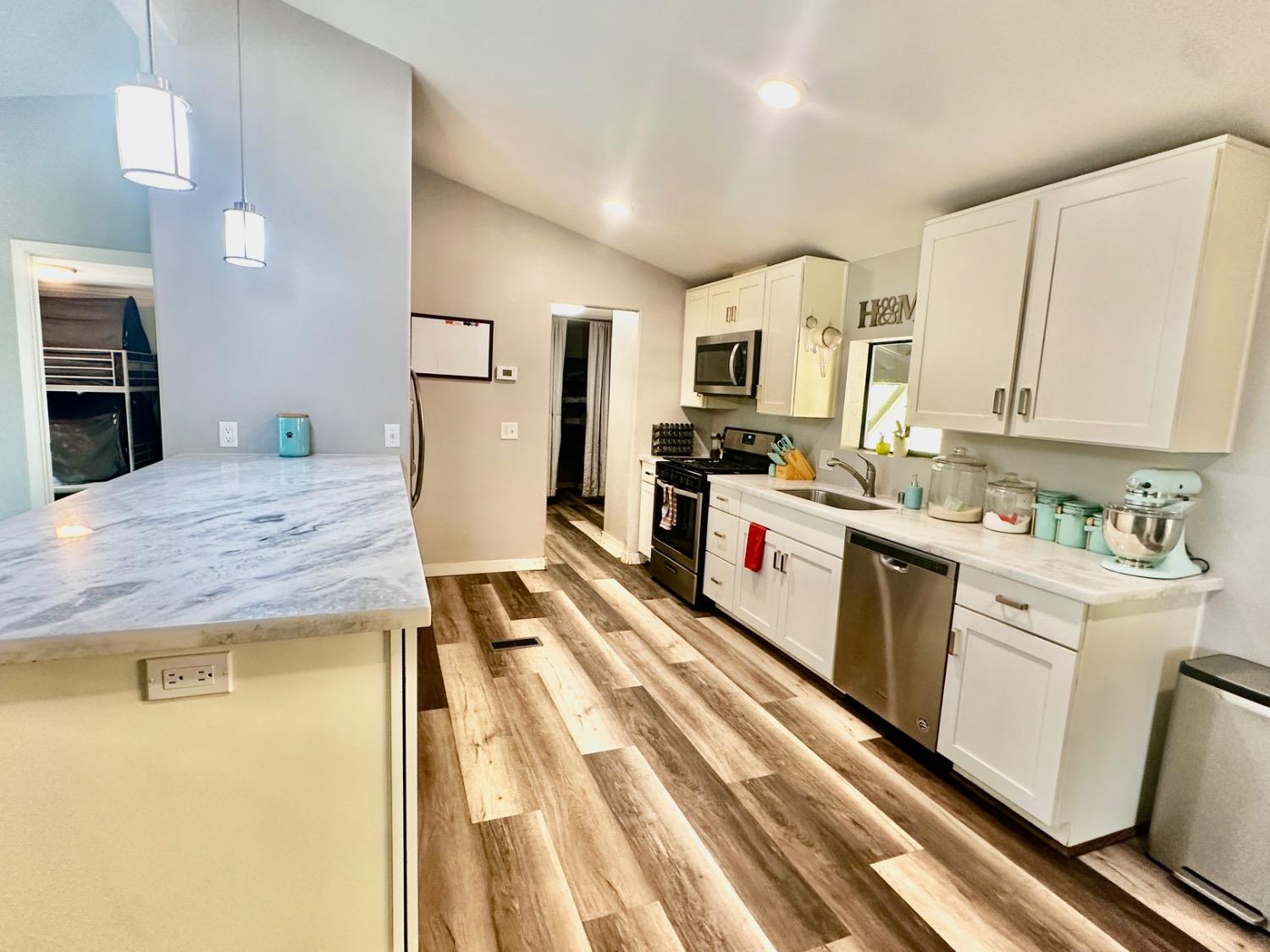 Placerville, California 95667, United States, 2 Bedrooms Bedrooms, ,2 BathroomsBathrooms,Residential,Pending,114637