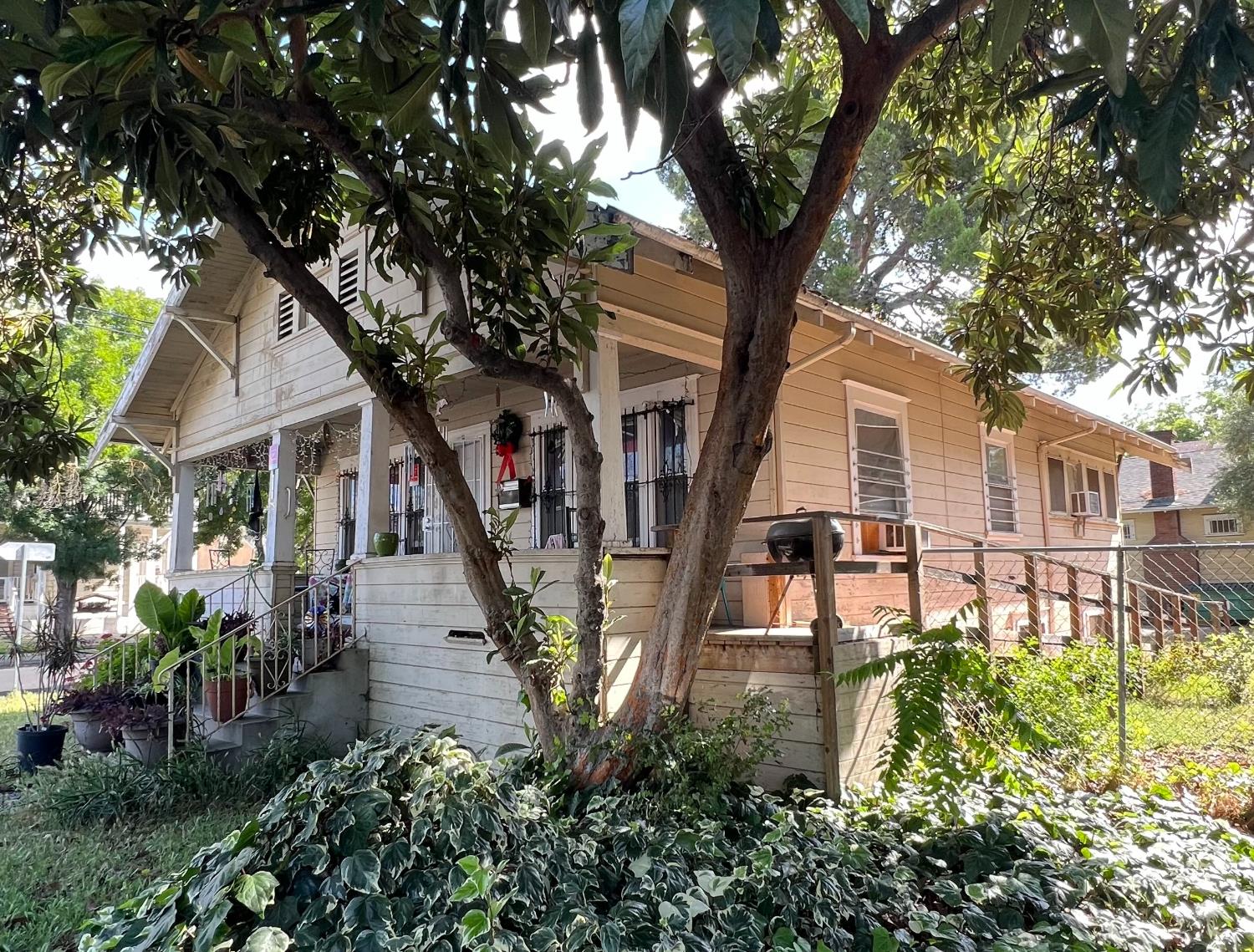 648 N Harrison Street - Photo 2