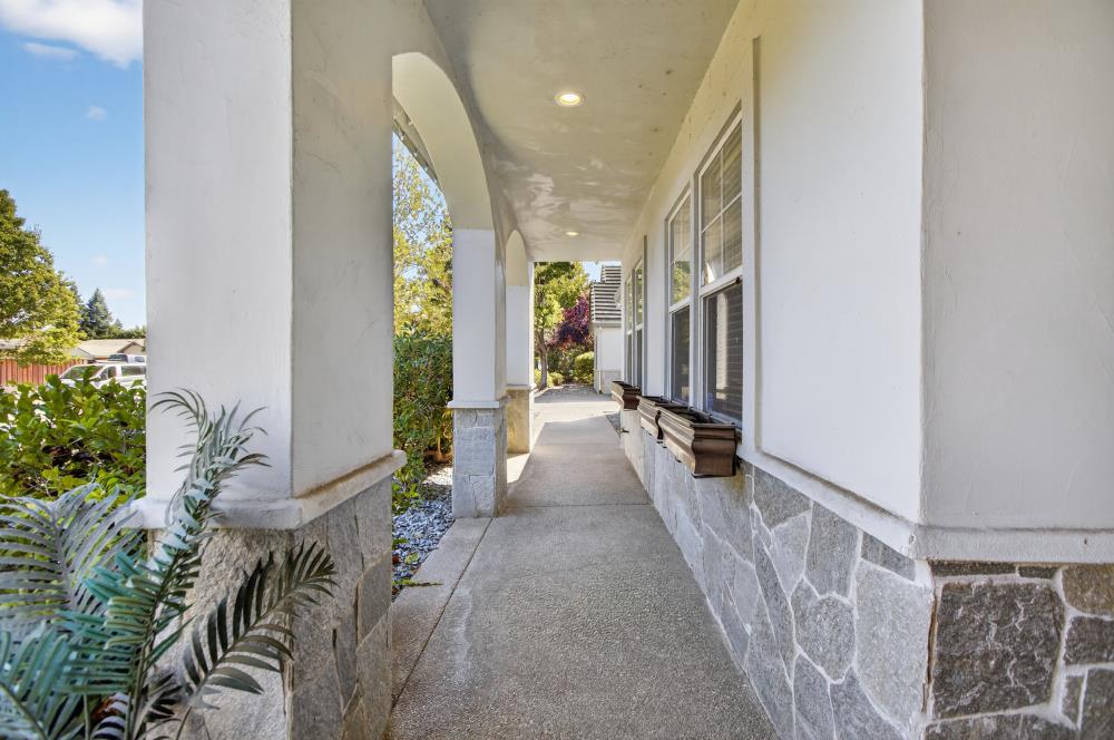 9011 Quail Cove Drive