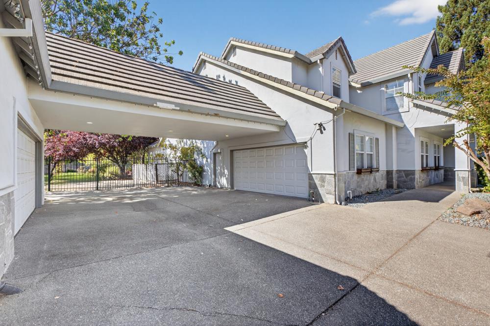 9011 Quail Cove Drive