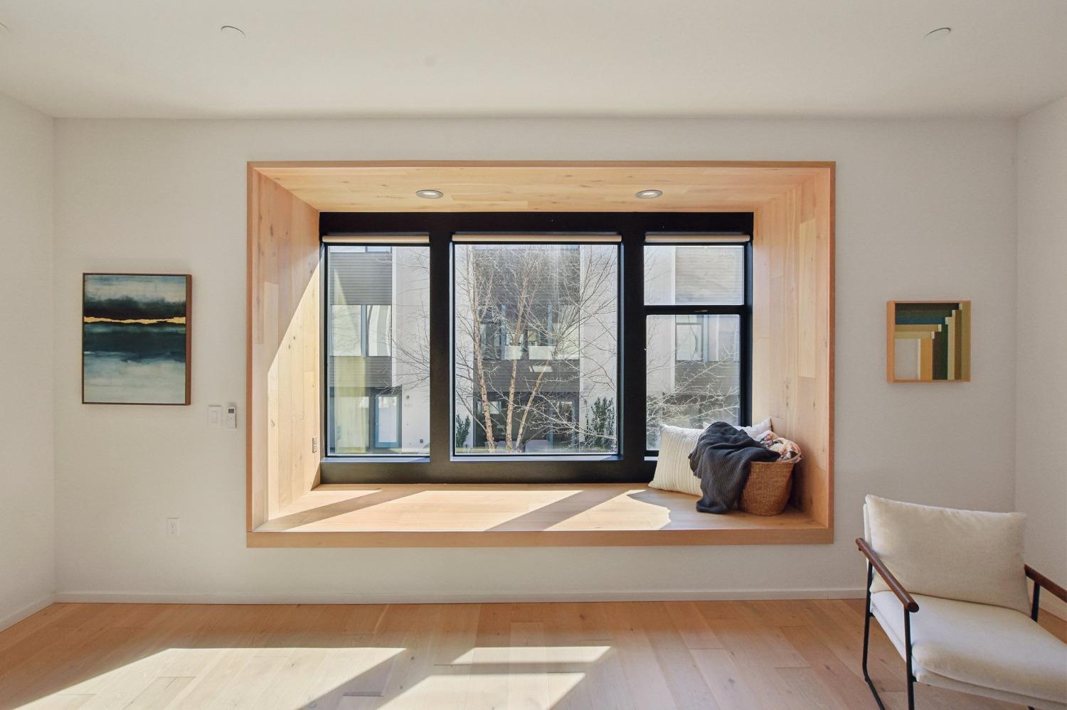 972 Eames Walk