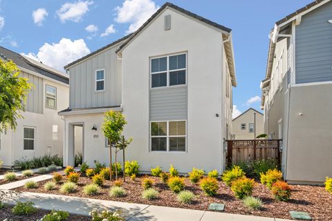 2372 Garden Farms Avenue Lathrop CA 95330