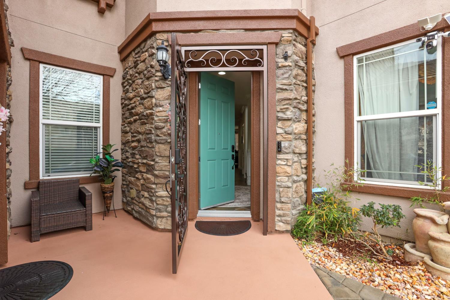 601 W Pasadena Avenue