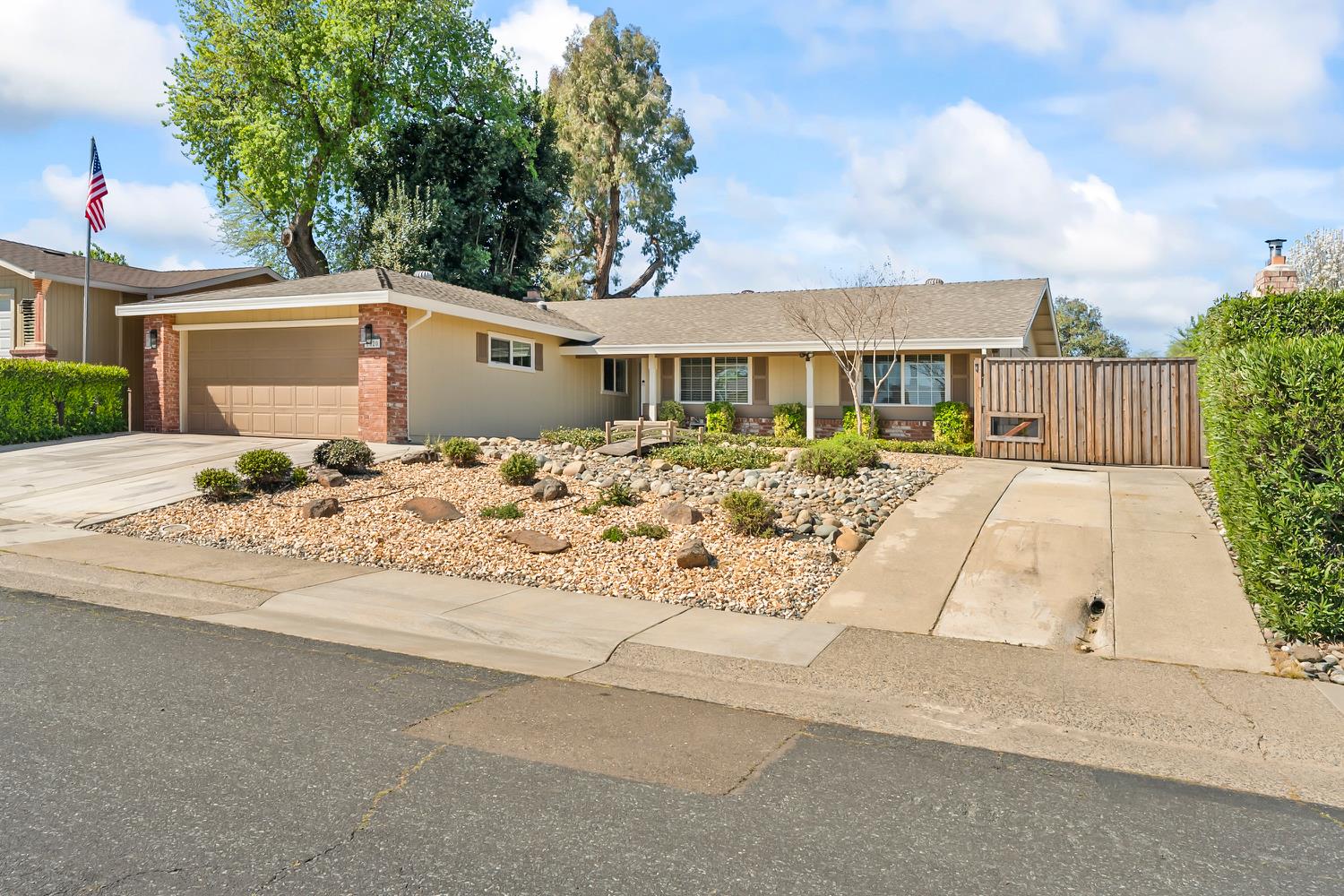 1520 Crestmont Oak Drive