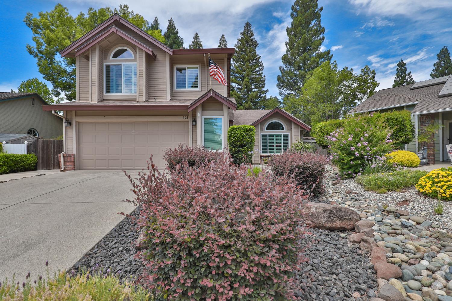 121 Chesterfield Way