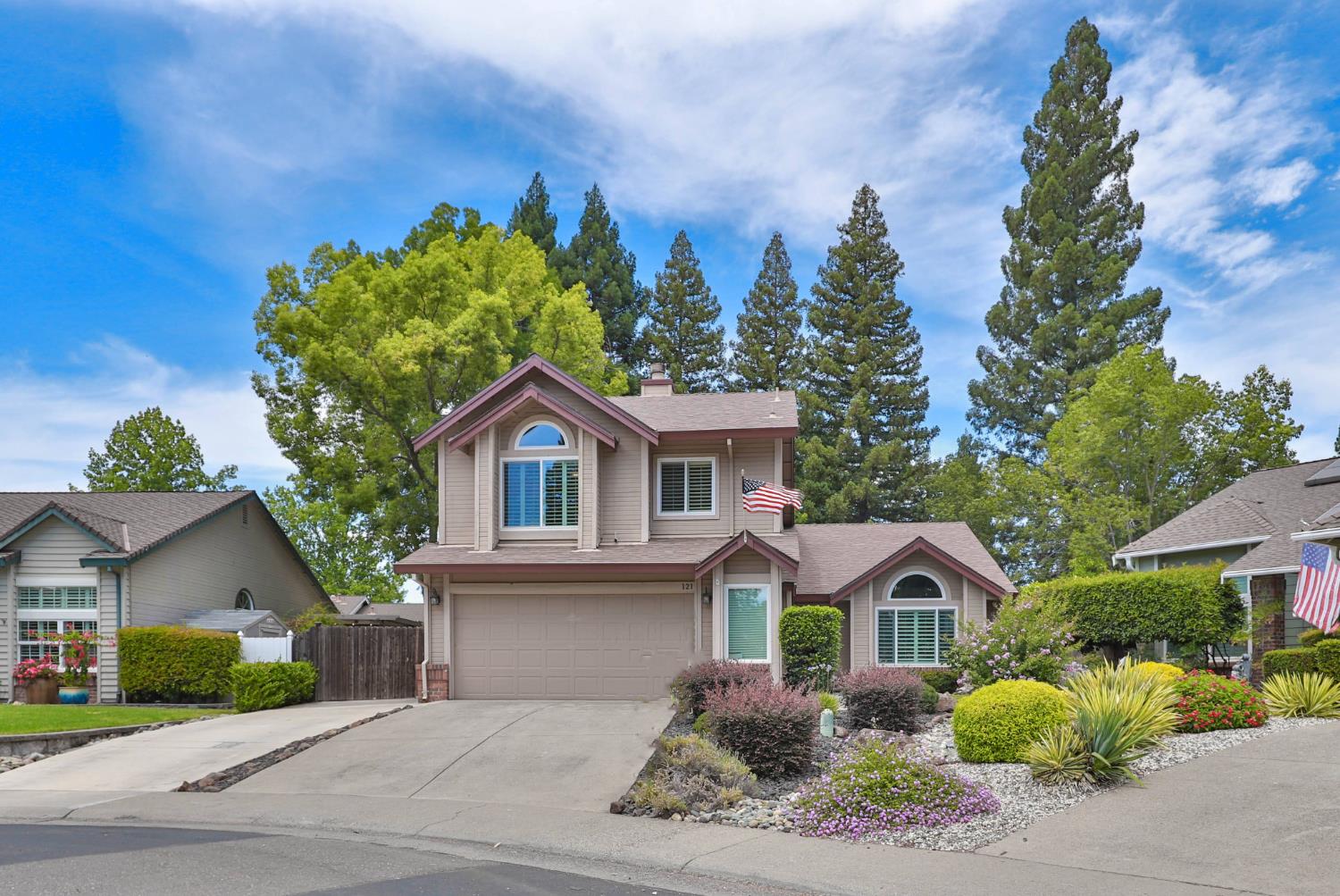 121 Chesterfield Way
