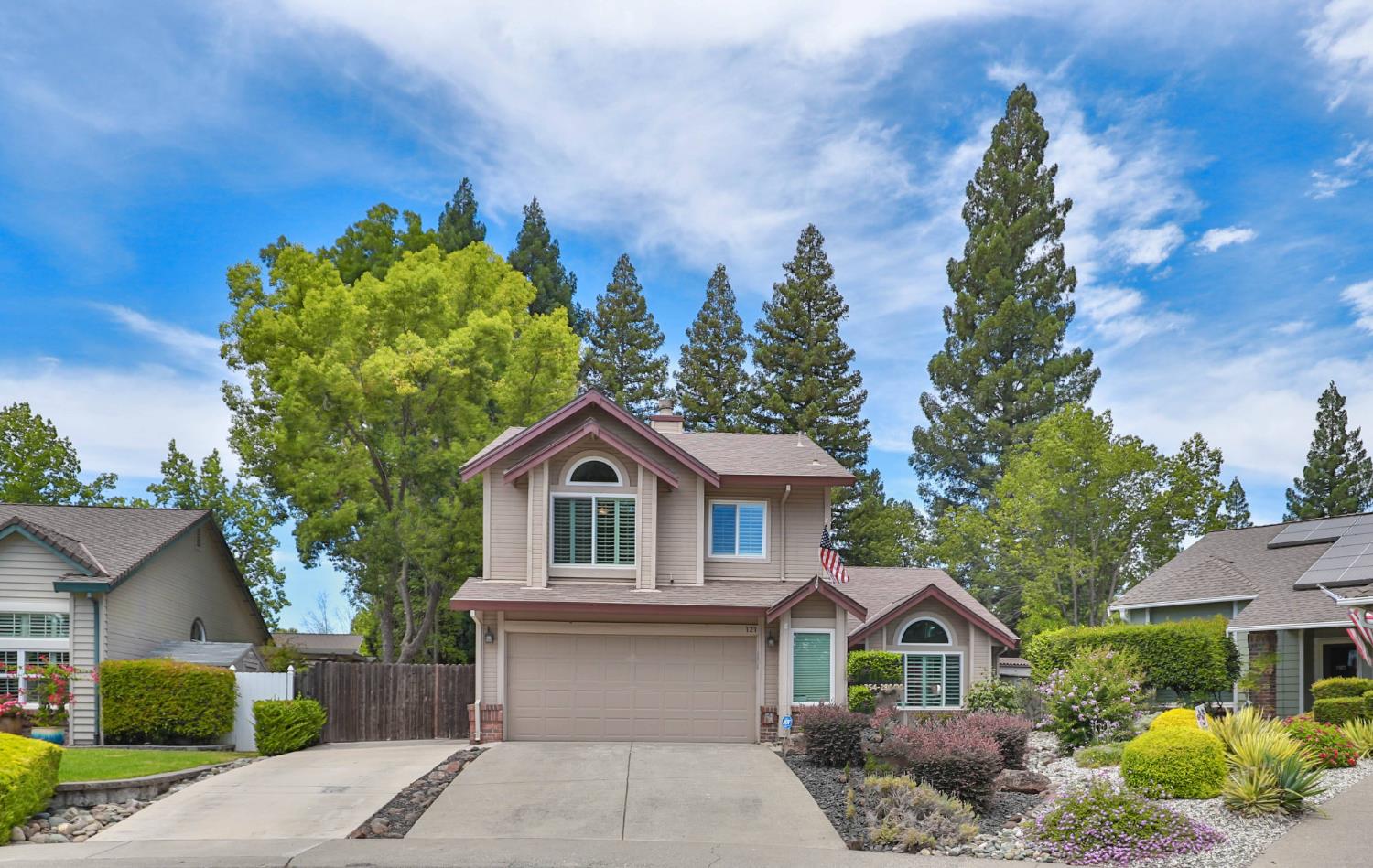 121 Chesterfield Way