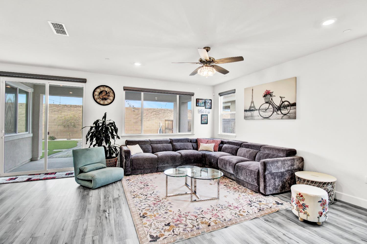 3843 Stanwick Avenue