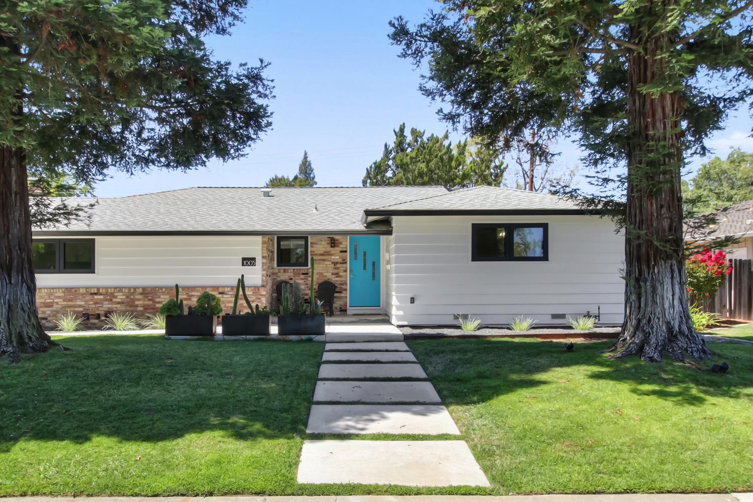 1005 Entrada Road