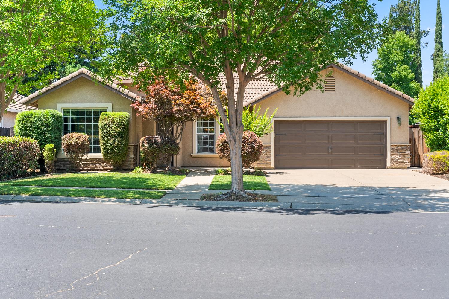 4008 Hunter Oaks Lane