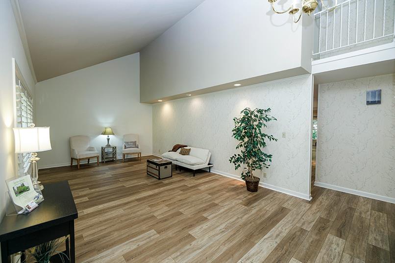 7004 Hillcrest Drive