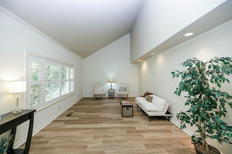 7004 Hillcrest Drive