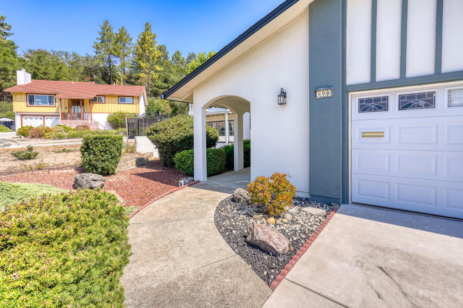 3390 Pinewood Court
