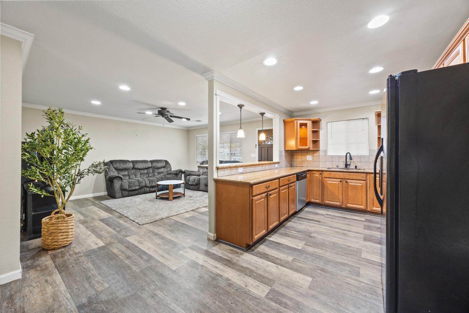 151 W Woodland Avenue