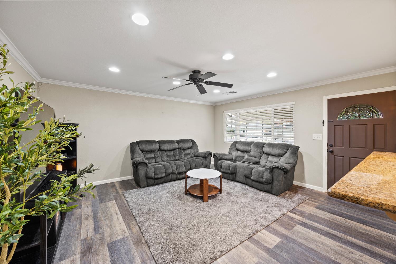 151 W Woodland Avenue