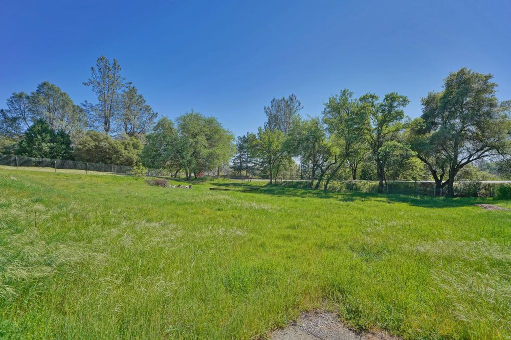 Photo of 3621 Paydirt Drive, Placerville, CA 95667 (MLS # 226033590)