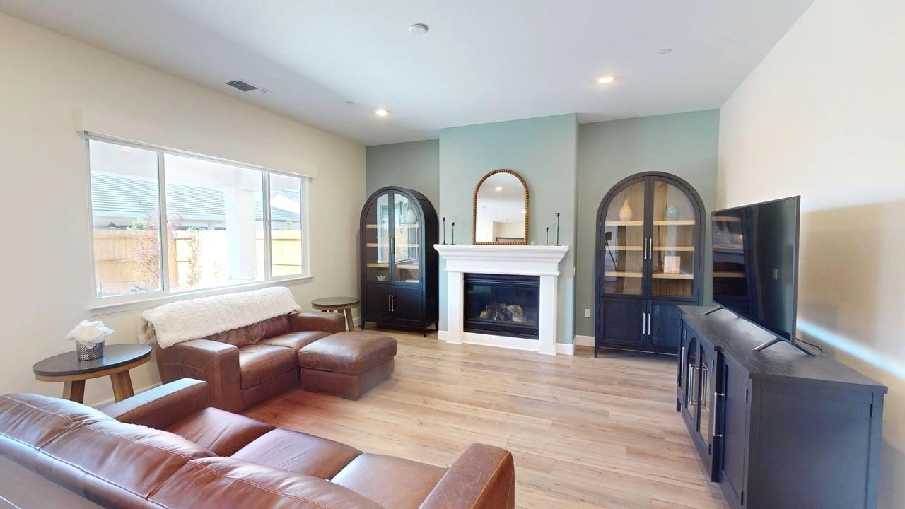 5111 Peace Lily Lane