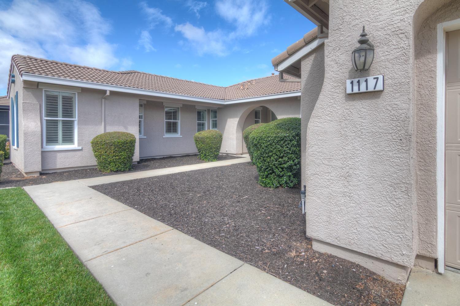 1117 Broken Spur Way