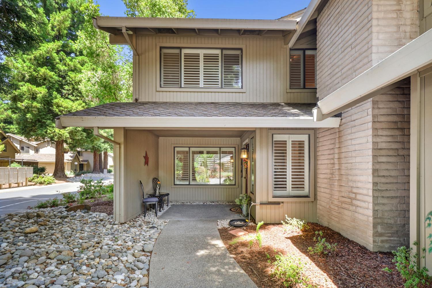 2044 University Park Drive