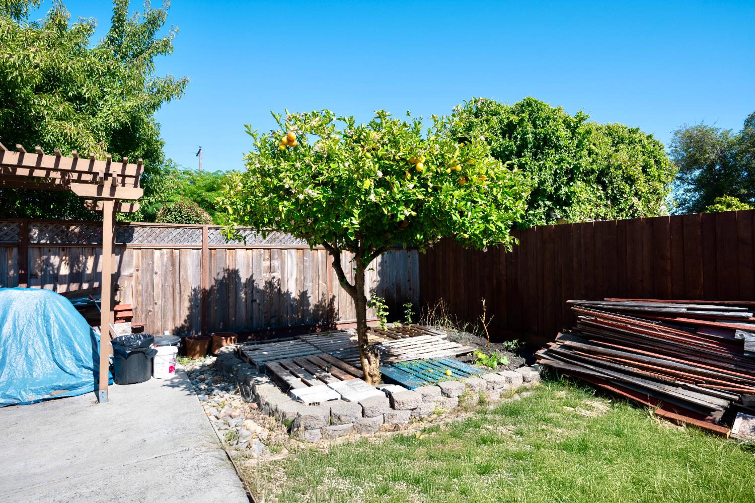 17354 Via El Cerrito