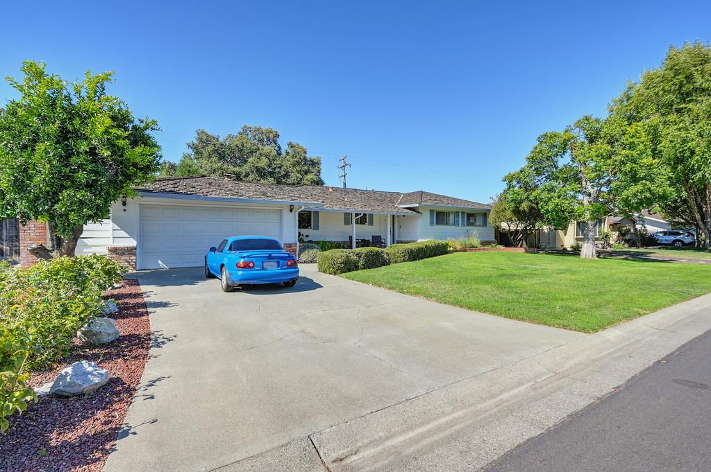 44298 N El Macero Dr