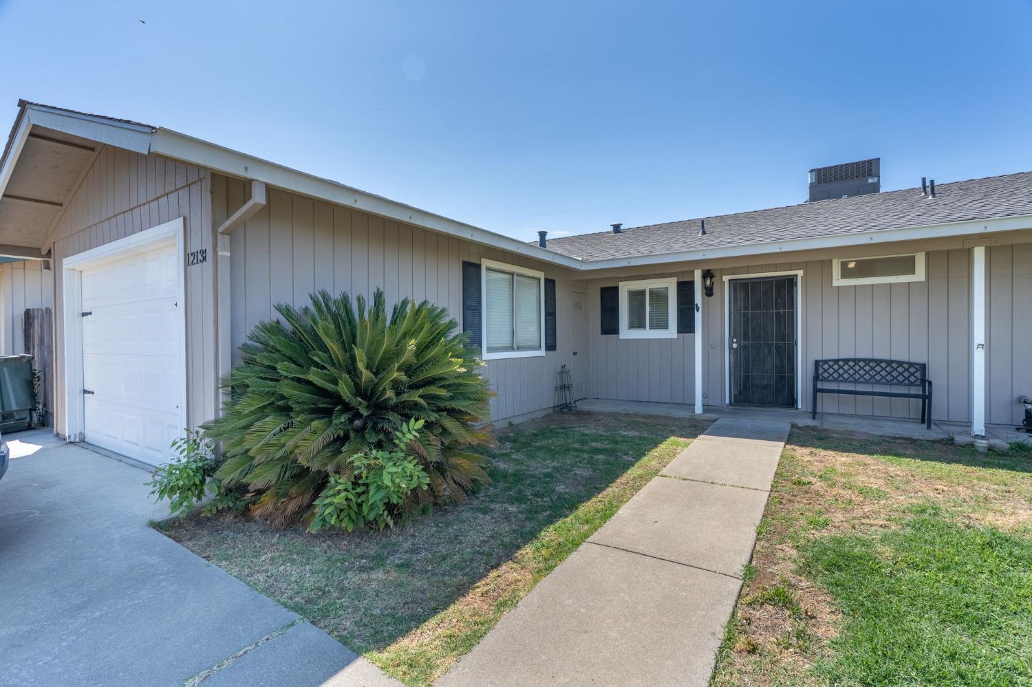 12138 Hernandez Avenue