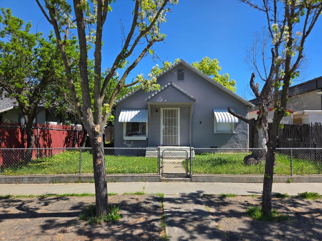 Photo of 133 5th Street, Galt, CA 95632 (MLS # 226034090)