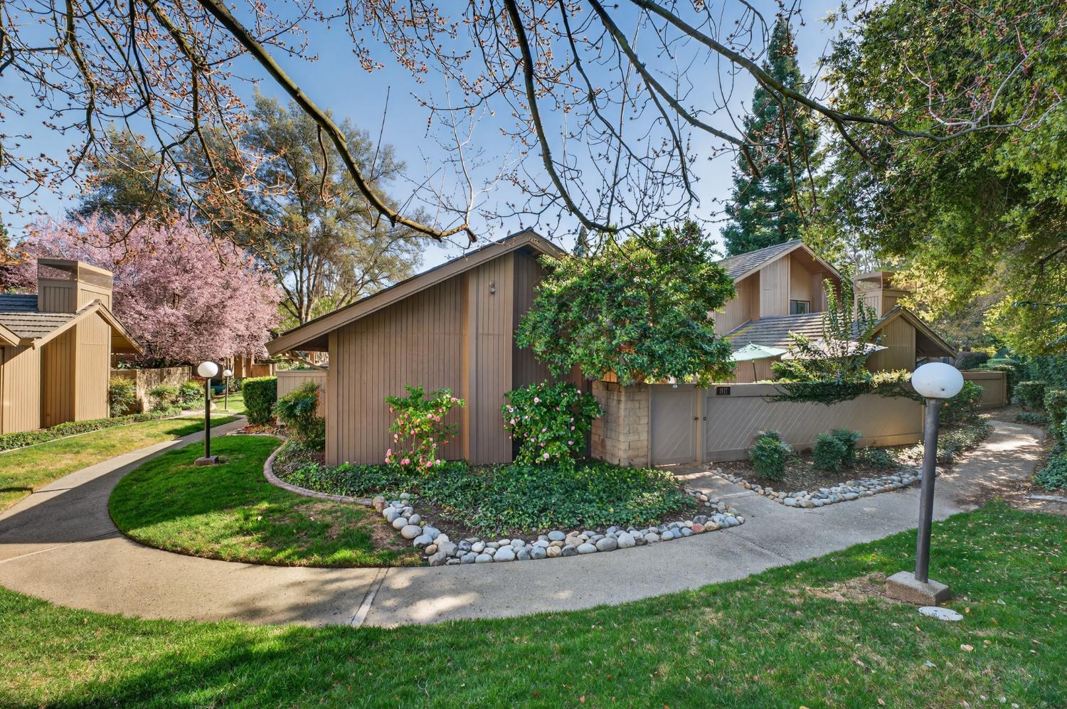 1911 Discovery Village Lane