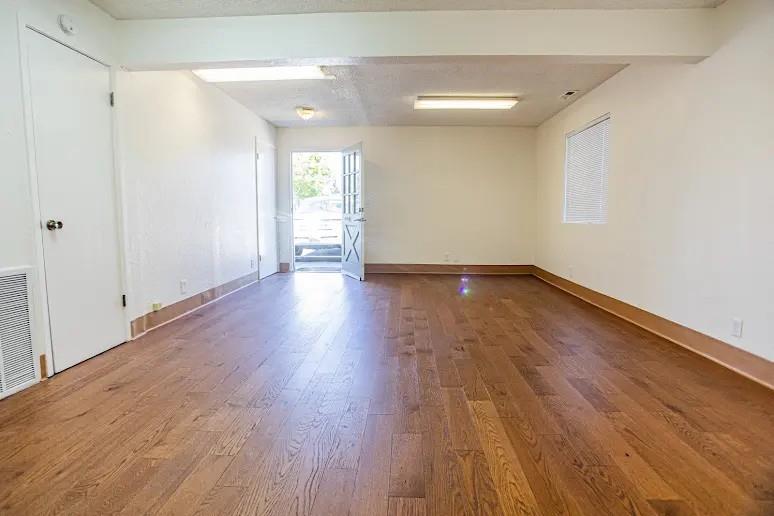 3430 Robin Lane 9