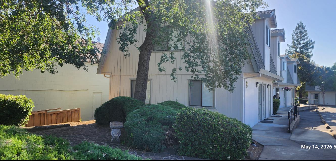 3430 Robin Lane 9