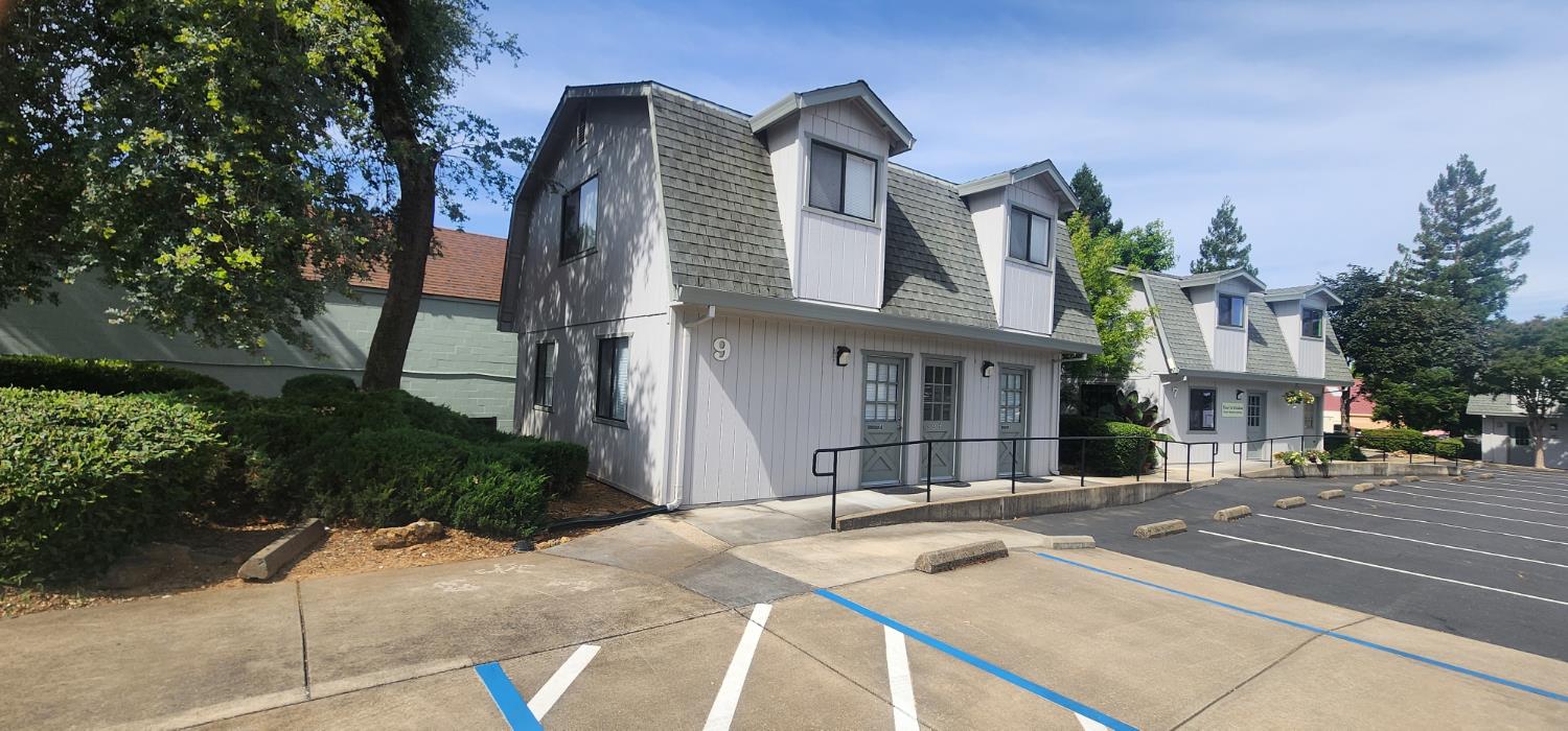 3430 Robin Lane 9
