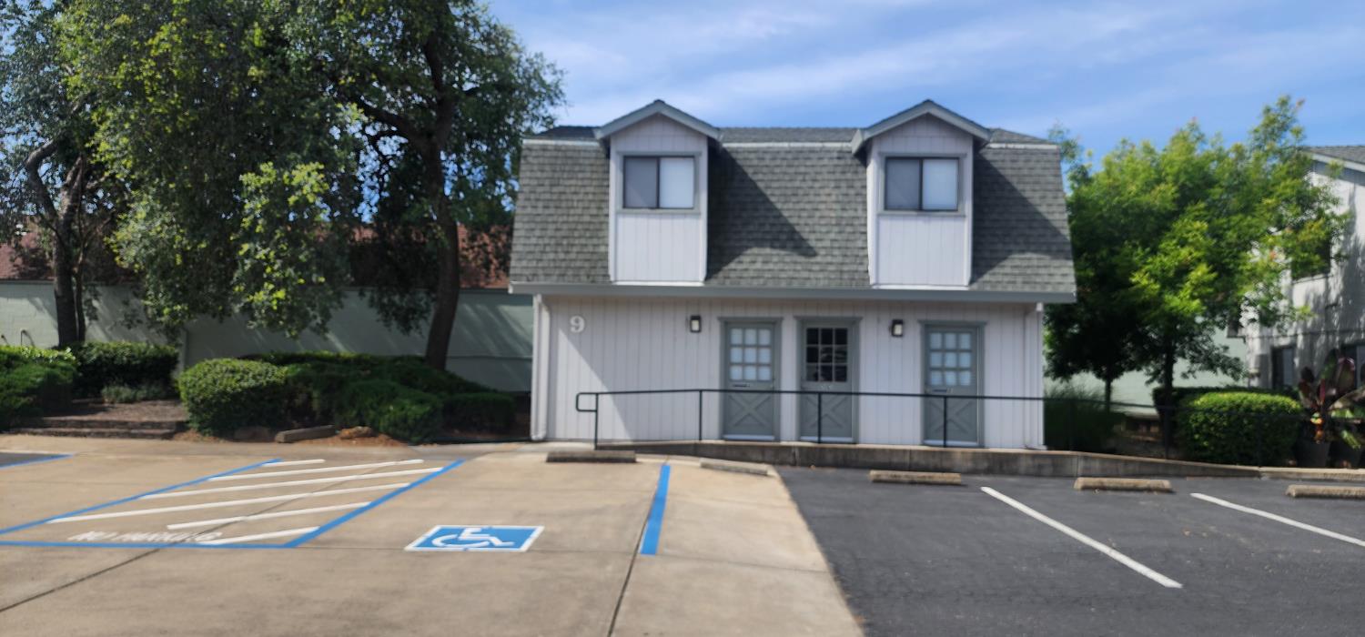 3430 Robin Lane 9