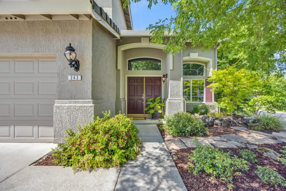 243 Luna Cir Circle