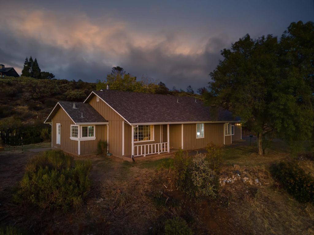 Photo of 3834 Loma Drive, Shingle Springs, CA 95682 (MLS # 225134967)