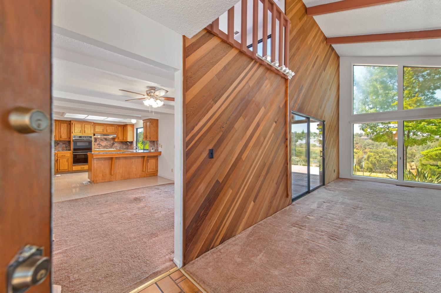 1386 Lakehills Drive