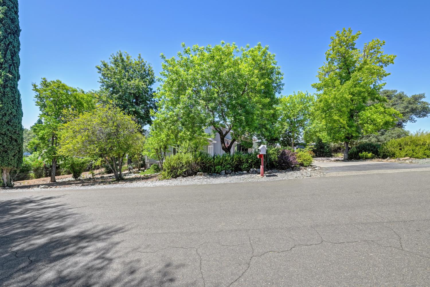 1386 Lakehills Drive