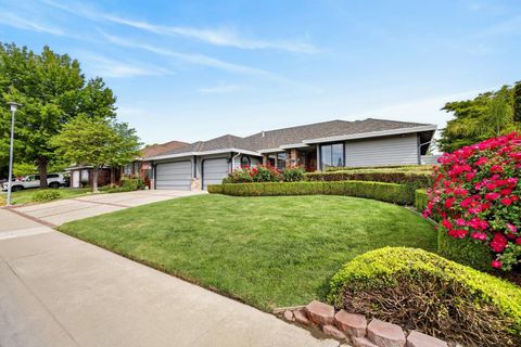 353 Deer River Way Sacramento CA 95831