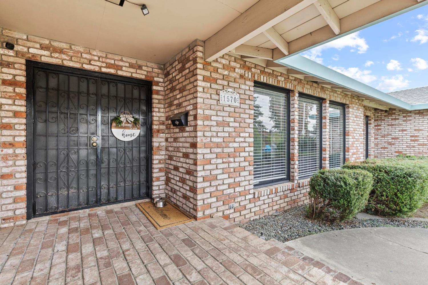 1570 Valley View Drive