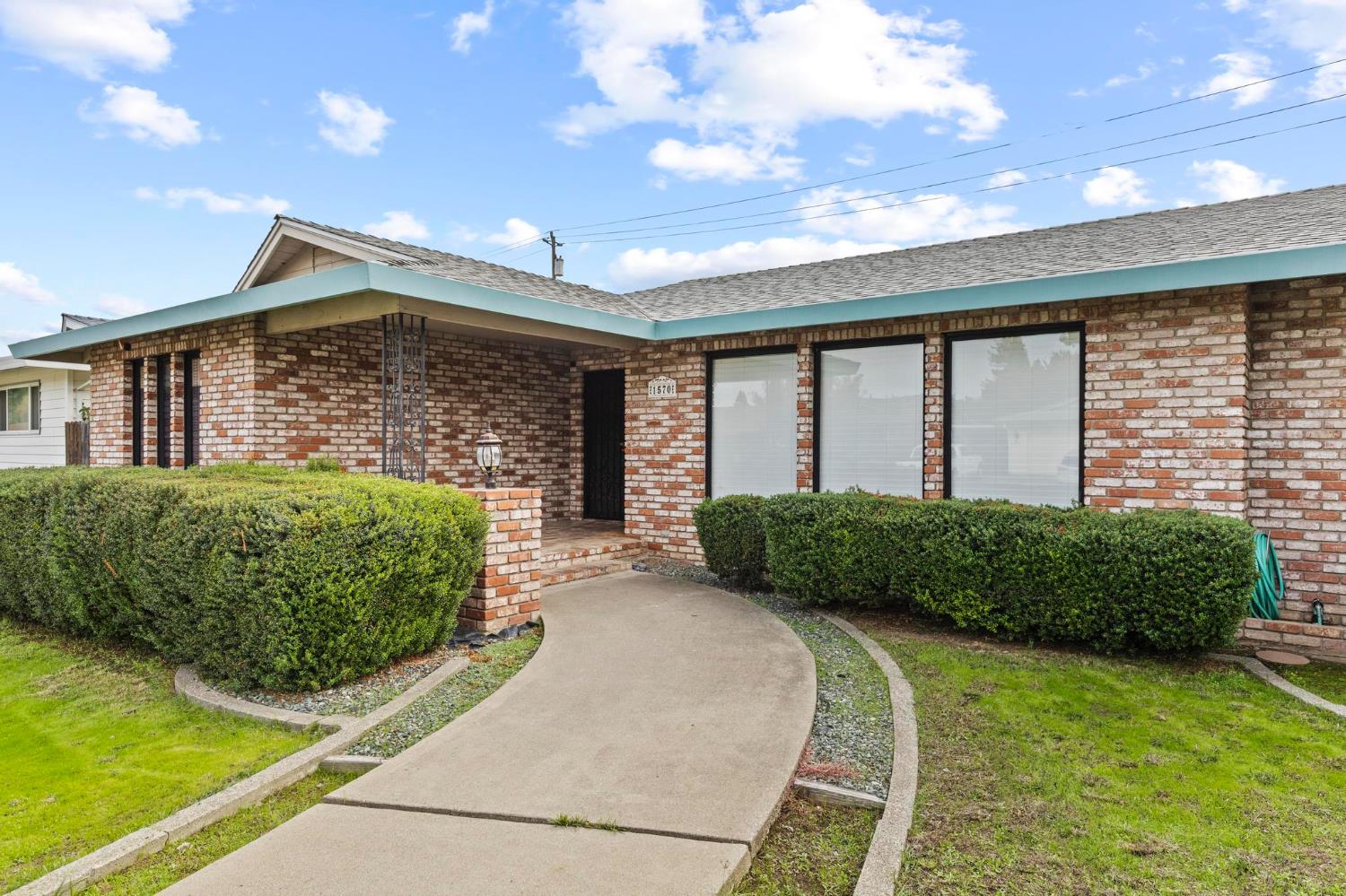 1570 Valley View Drive