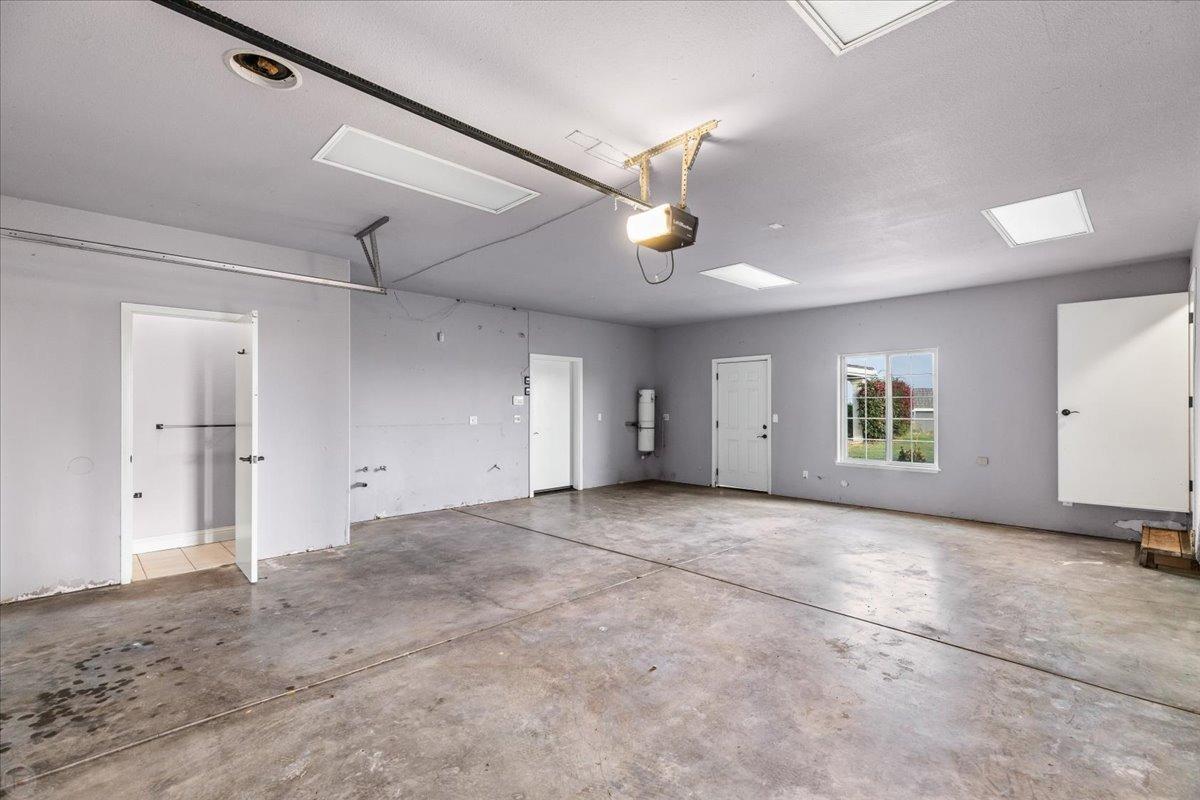 Los Banos, California 93635, United States, 3 Bedrooms Bedrooms, ,3 BathroomsBathrooms,Residential,Active,25210