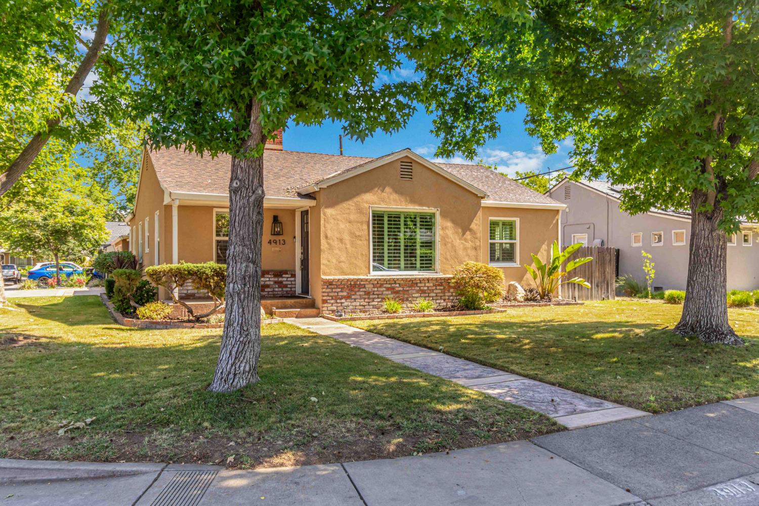4913 Helen Way