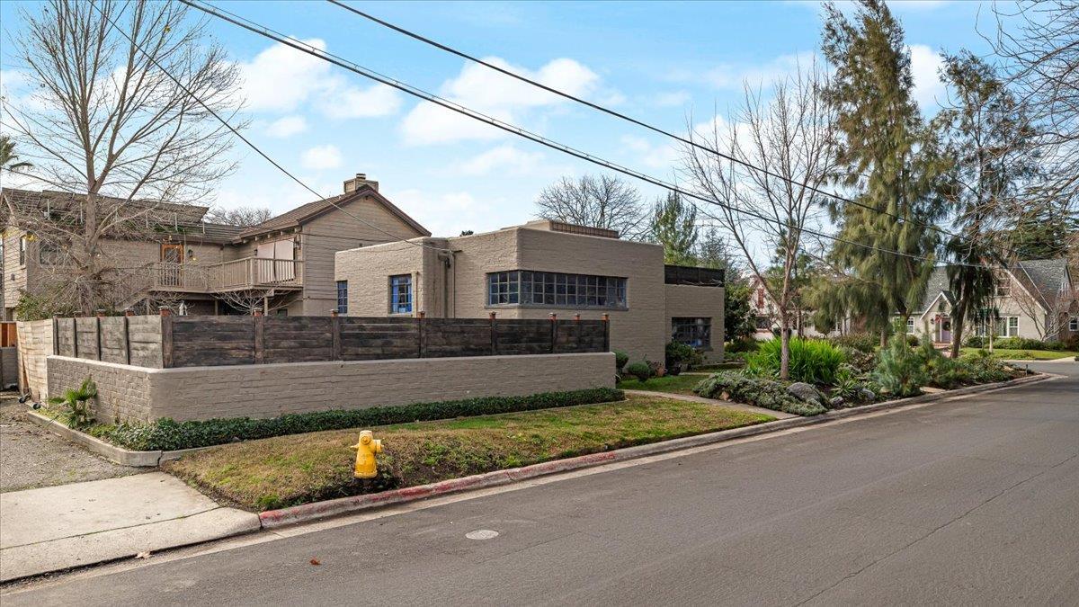 1018 W Morris Avenue