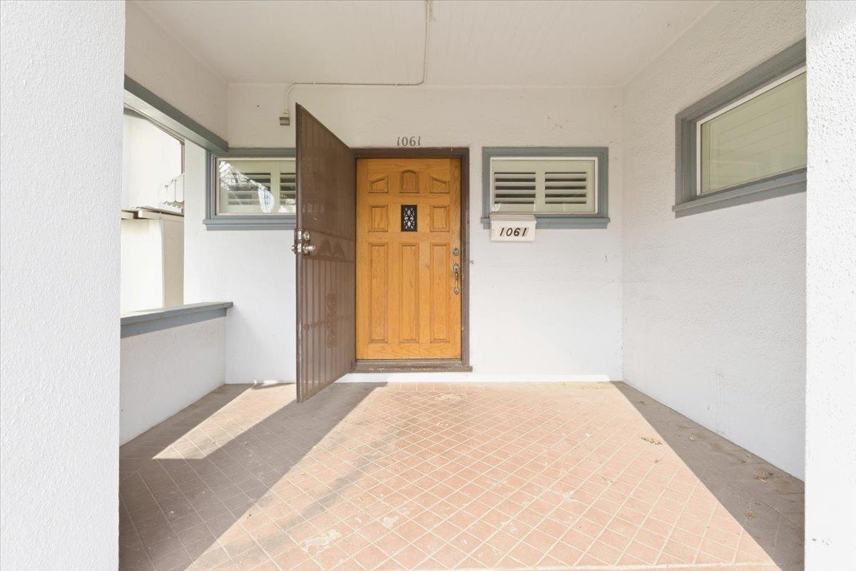 1061 W Willow Street