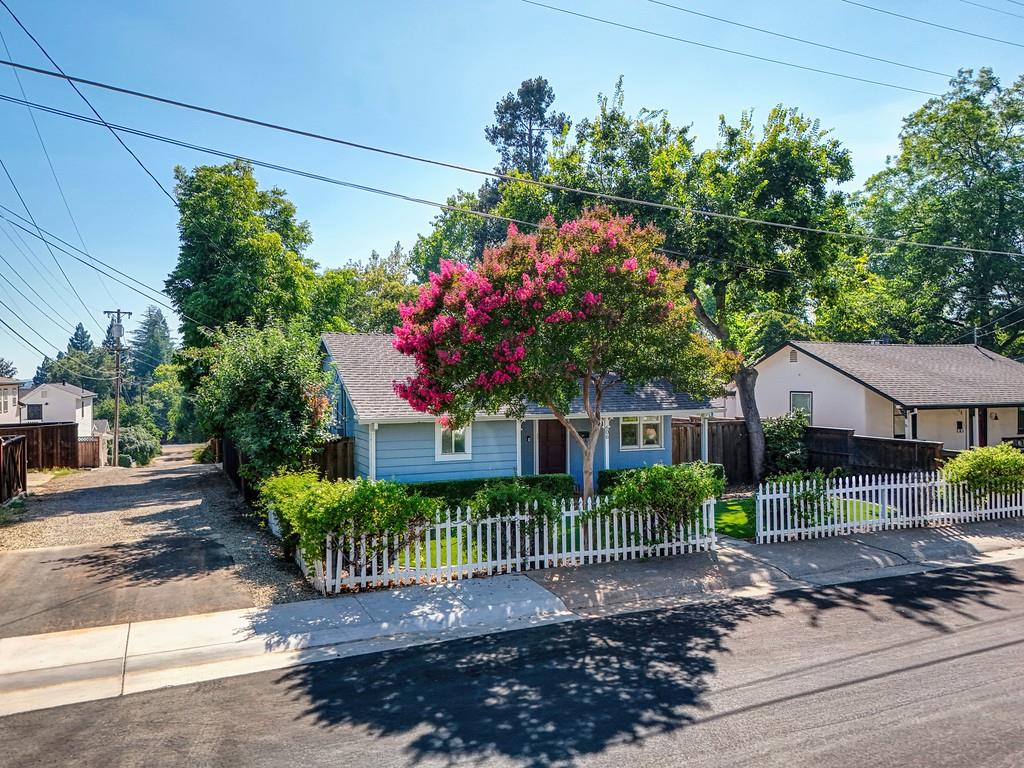 606 Reading Street